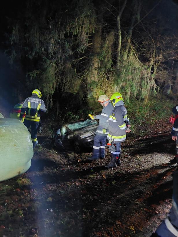 NÖ: Feuerwehr musste verunglückten Alko-Lenker und Mitfahrer suchen