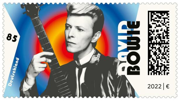 Eine deutsche Briefmarke aus dem Jahr 2022 mit einem Porträt von David Bowie.