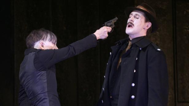 "Arturo Ui": Die große One-Woman-Gangstershow