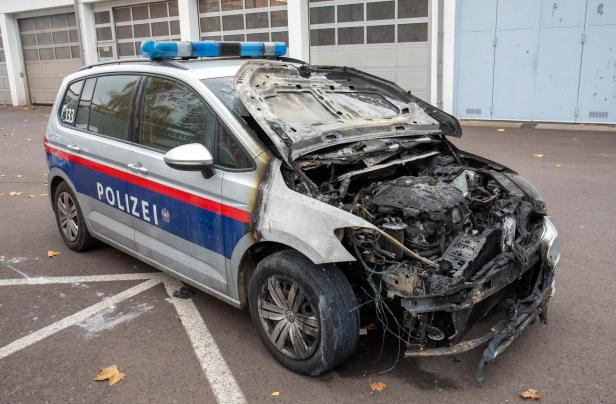 Brennendes Polizeiauto in Linz: Teilbedingte Haftstrafe für Angeklagten