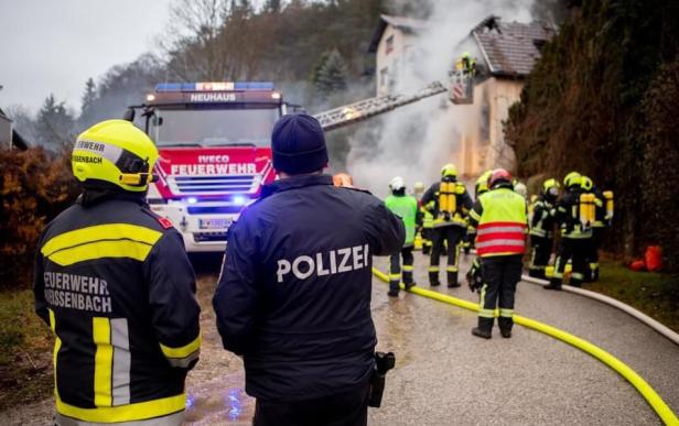 Bezirk Baden in NÖ: Pensionist bei Brand schwer verletzt