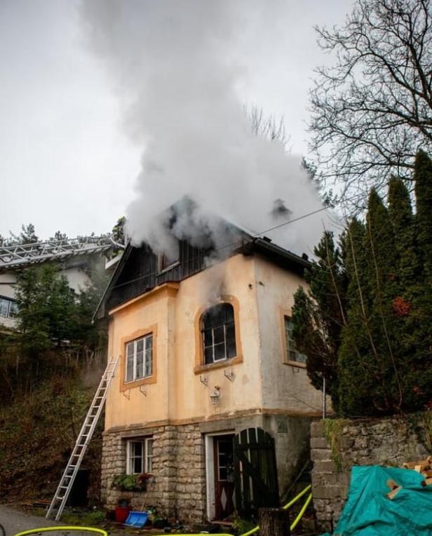 Bezirk Baden in NÖ: Pensionist bei Brand schwer verletzt