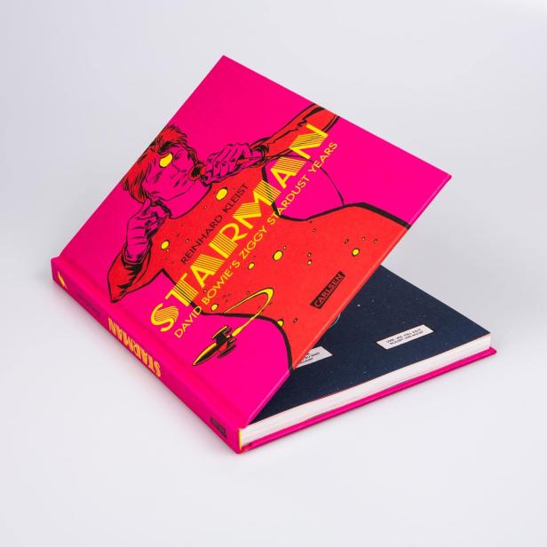 Das Buch „Starman: David Bowie’s Ziggy Stardust Years“ von Reinhard Kleist liegt aufgeschlagen da.