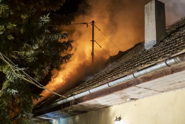 Überhitzter Kamin führte zu Dachstuhlbrand in Weißenkirchen