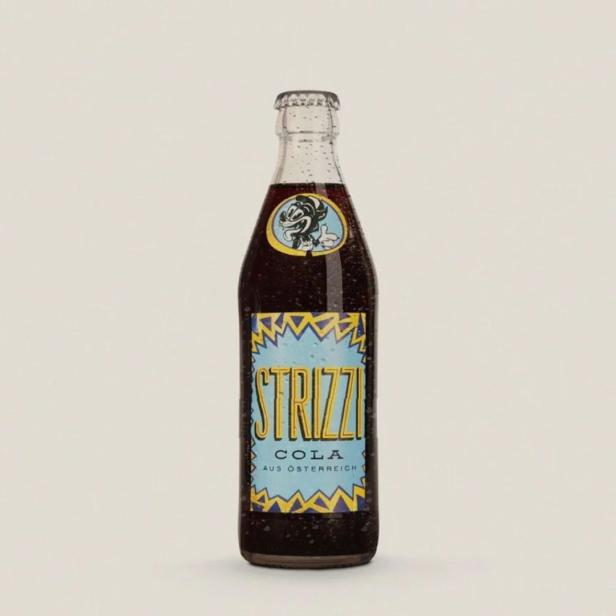 Eine Flasche „Strizzi Cola aus Österreich“ vor einem neutralen Hintergrund.
