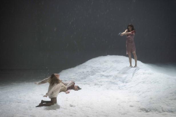 "Tosca" im Theater an der Wien: Sinnlose Schneeballschlachten