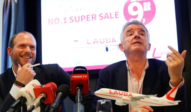 Ryanair CEO O'Leary and Laudamotion CEO Gruber address a news conference in Vienna