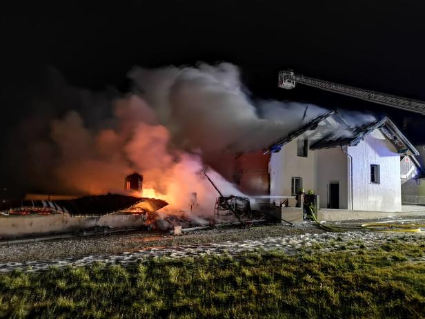 115 Feuerwehrleute bei Wohnhausbrand in NÖ im Einsatz