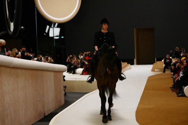 Chanel-Show: Charlotte Casiraghi galoppiert über den Laufsteg