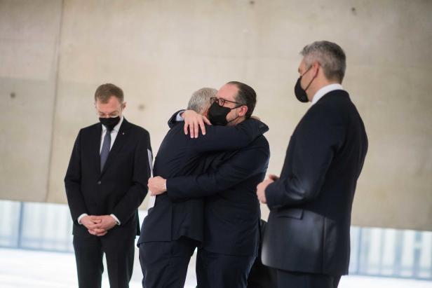 Mauthausen: Israels Außenminister entzündete Kerze für getöteten Großvater