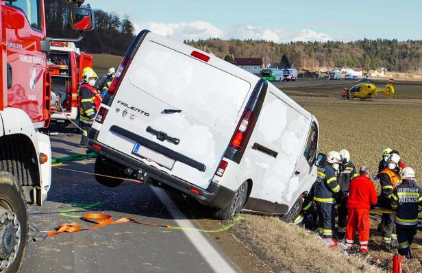 Sechs Verletzte nach Unfall mit fünf Fahrzeugen in der Steiermark