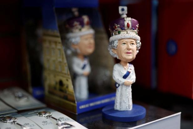 Queen Elizabeth II.: Peinliches Missgeschick amüsiert Briten