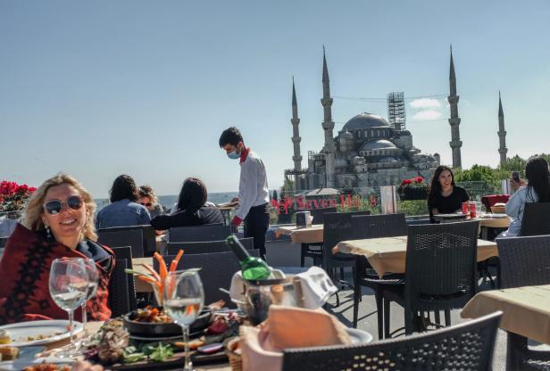 Mega-Inflation treibt Türken in Armut - Urlaub wird aber billiger