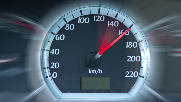 Schnellfahrer in NÖ verwechselte Meilen mit Kilometer pro Stunde