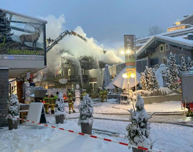 Salzburger Pinzgau: Hotel steht seit Stunden in Flammen