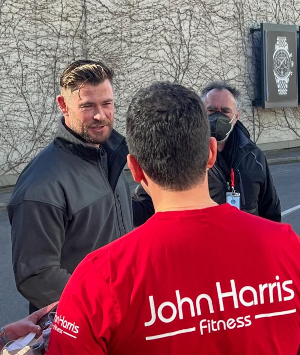 Und Action! Jetzt dreht Chris Hemsworth seine ersten Szenen in der Wiener Donaucity