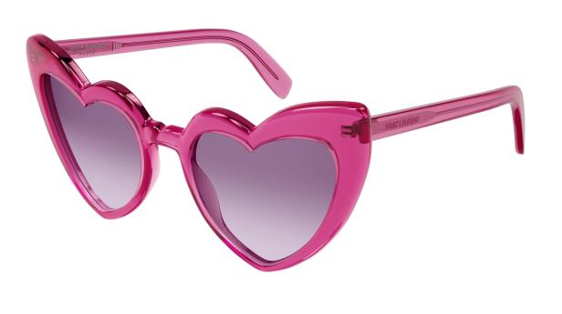 Eine rosafarbene Herzförmige Sonnenbrille von Saint Laurent.
