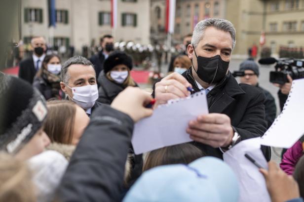 Austrian Chancellor Nehammer in Switzerland Nehammers erster Staatsbesuch: Schweiz als Freund, Österreich als Helfer