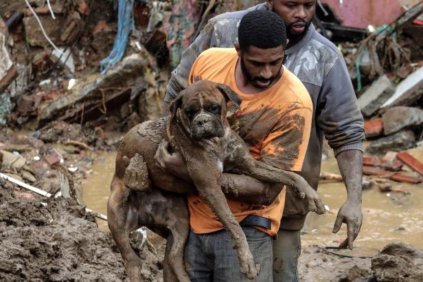 At least 38 dead in floods outside Rio de Janeiro At least 38 dead in floods outside Rio de Janeiro