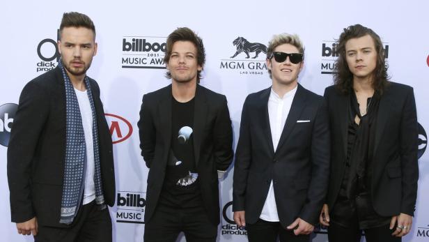 Die Band One Direction posiert auf dem roten Teppich der Billboard Music Awards 2015.