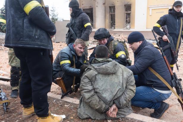 KURIER im belagerten Charkiw: Russische Armee bombardiert Wohnsiedlungen