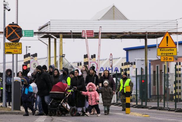 People from Ukraine arrive to Poland after crossing the Polish-Ukrainian border checkpoint Korczowa-Krakovets