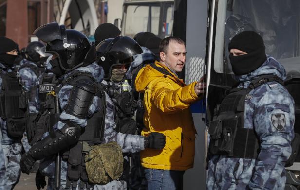 5.000 Verhaftungen: Proteste mehren sich auch in Russland