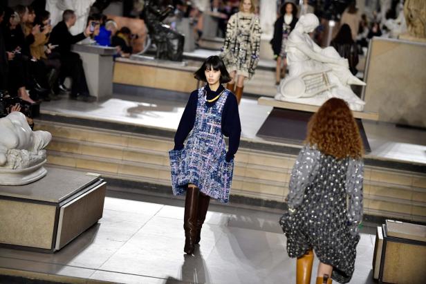 Louis Vuitton: Jugendliche Herbstmode im Pariser Musée d’Orsay