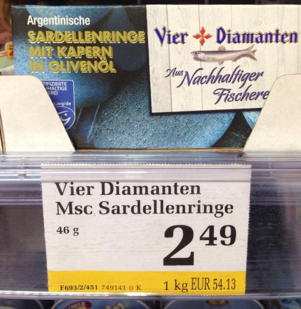 Eine Dose „Vier Diamanten“ Sardellenringe mit Kapern in Olivenöl.