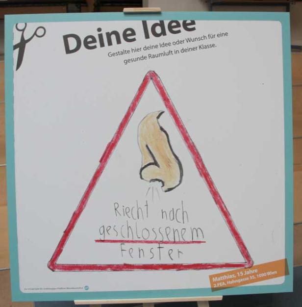 Eine Zeichnung zeigt eine Nase in einem roten Dreieck mit der Aufschrift „Riecht nach geschlossenem Fenster“.