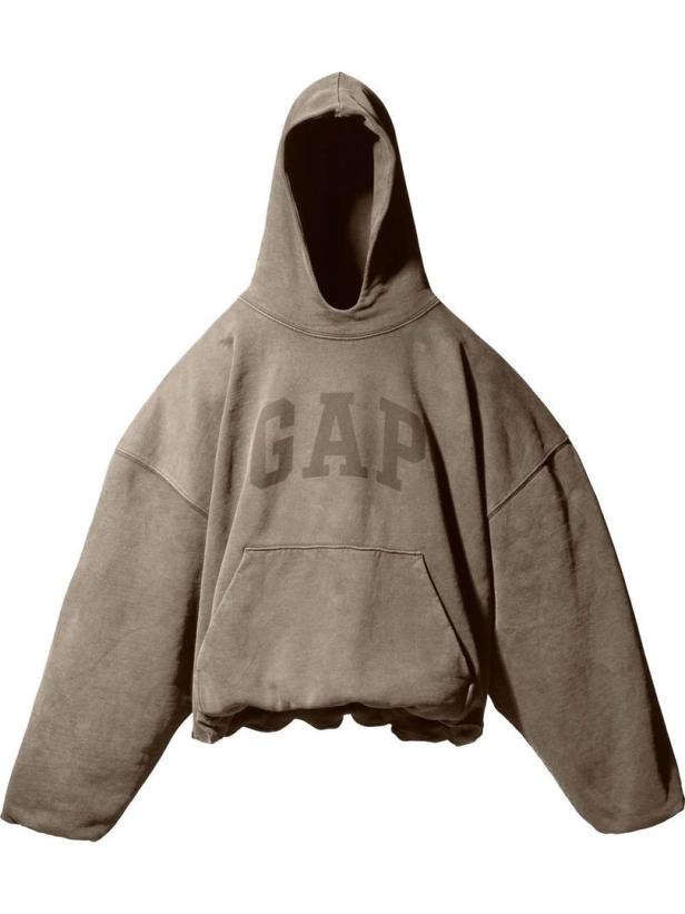 Ein grauer Kapuzenpullover mit dem GAP-Logo auf der Vorderseite.
