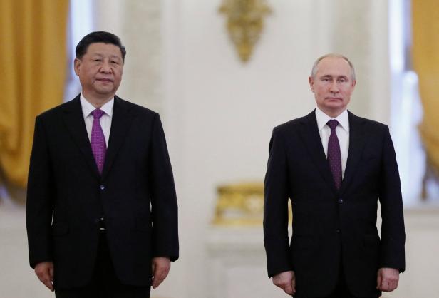 Will China in der Ukraine Frieden vermitteln oder Waffen an Russland liefern?