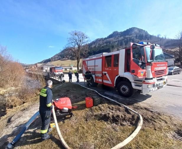120 Feuerwehrleute verhinderten Waldbrandkatastrophe im Pielachtal