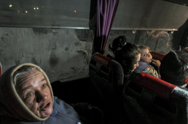 "Kinder" war zu lesen - dennoch donnerten Bomben auf Mariupols Theater
