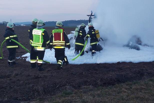 Traktor wurde am Feld ein Raub der Flammen