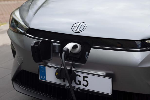 mg5-parked-front-shot-with-charging-cable-01.jpg
