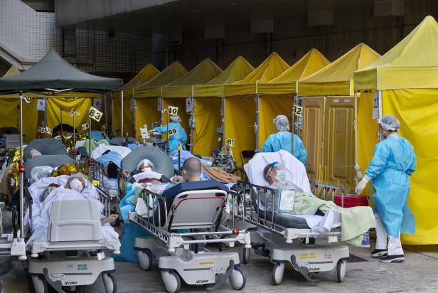 Hong Kong hospital overrun with Covid cases 