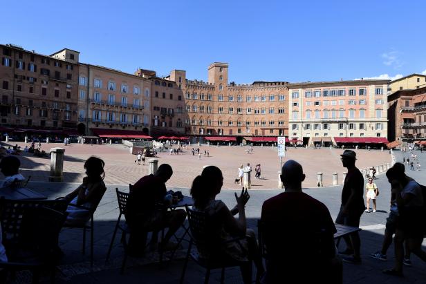 Italiens Problembank wirft einen langen Schatten auf Draghis Sommerpause.