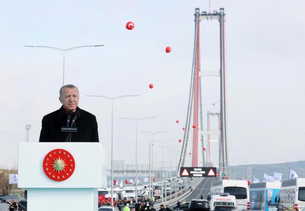 Erdogan hat jetzt die längste Hängebrücke der Welt