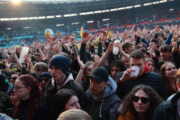 "Frieden wird sich durchsetzen": Ukraine-Benefizkonzert im Stadion