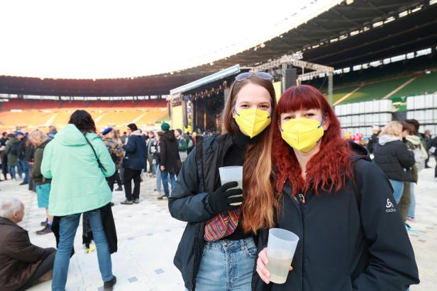 "Frieden wird sich durchsetzen": Ukraine-Benefizkonzert im Stadion