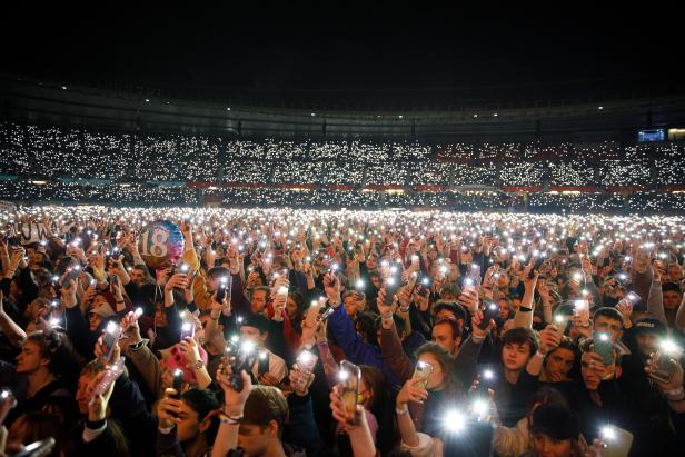 "We Stand With Ukraine": Lichtermeer für 109 Kinderengel