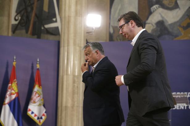 Wiederwahl dank Krieg: Noch eine Amtszeit für Macron, Orbán und Vucic?