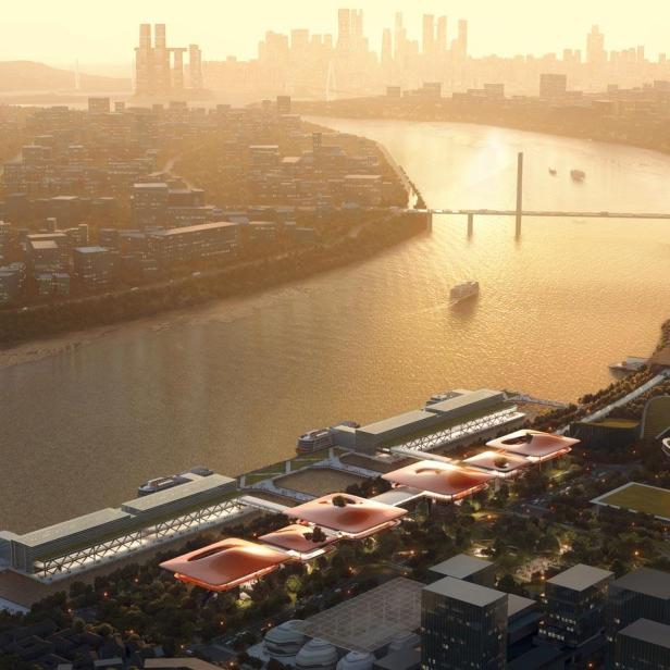 Luftaufnahme des Chongqing Cuntan Kreuzfahrtterminals am Flussufer.