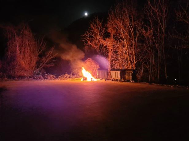 Brandstifter unterwegs? Sechs Feuerwehreinsätze in einem Ort