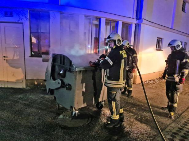 Brandstifter unterwegs? Sechs Feuerwehreinsätze in einem Ort