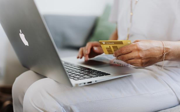 Online-Bank verspricht weltweites Abheben und Bezahlen ohne Gebühren