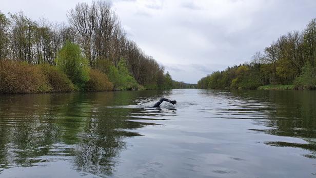 Warum ein Chemie-Professor 2.700 Kilometer durch die Donau schwimmt