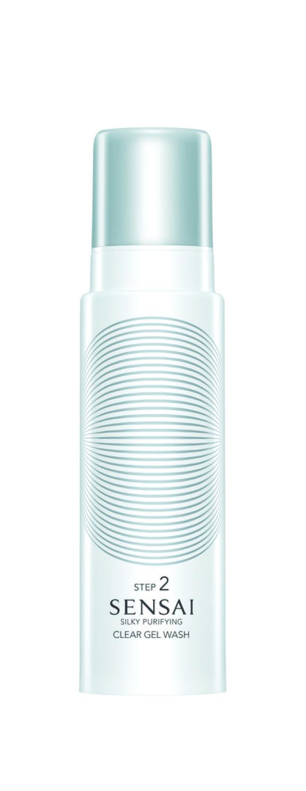 Eine Flasche Sensai Silky Purifying Clear Gel Wash, Schritt 2, vor einem weißen Hintergrund.