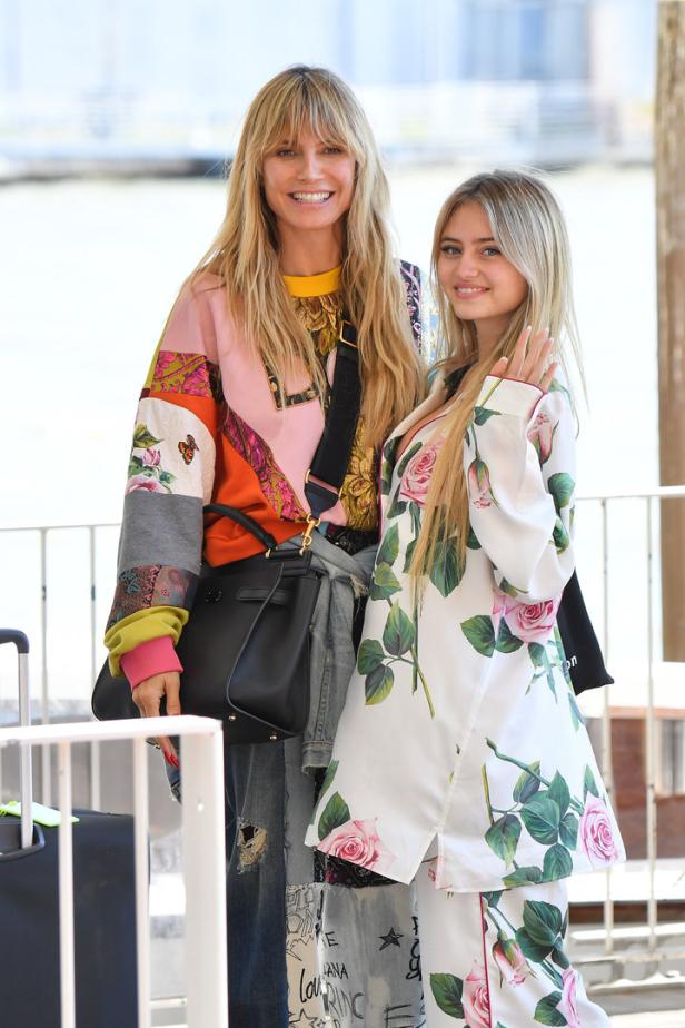 Heidi Klum und ihre Tochter Leni posieren zusammen für ein Foto.